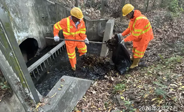 在梧桐河近虎地拗清理入水口。下水水 Drainy FB