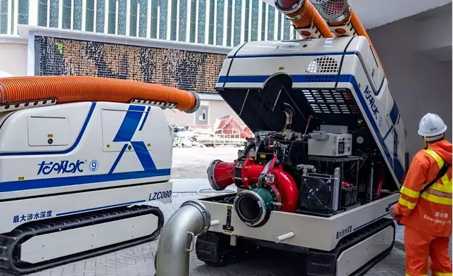 完成檢查及測試強力排水機械人龍吸水。下水水 Drainy FB