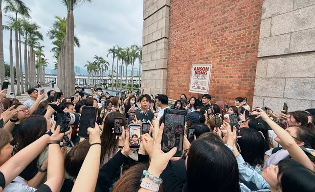 江爗生（Anson Kong）日前快閃尖沙咀。