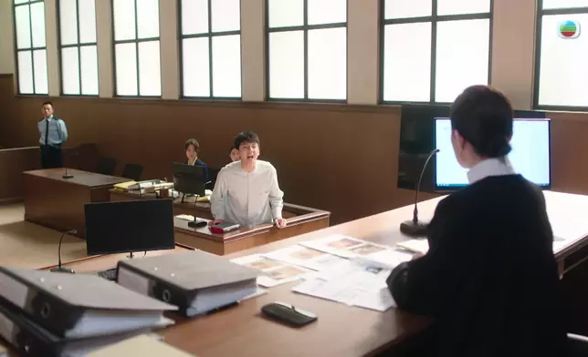 面對阿佘氣咄咄逼人，施焯日並未怯場，更叫阿佘「收聲」。