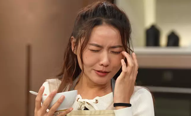 最終試吃的成品出爐時，Joey 被香脆飯焦征服，笑言：「公司終於畀飽飯我食！」