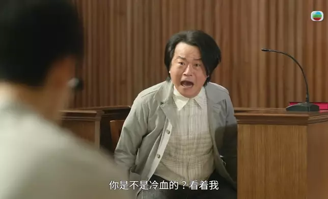 李啟傑尋晚幾場戲都唔同情緒，呢幕佢極度痛恨兒子，仲要一輪嘴好激動係咁鬧。