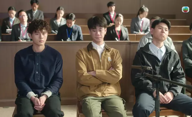 喺庭上面，「離島三害」好多細節位。