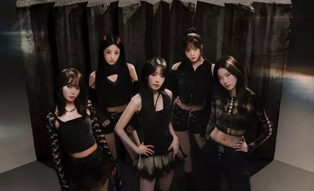 英皇戲院（銅鑼灣時代廣場）獨家限時上映《LE SSERAFIM VR CONCERT : INVITATION》。