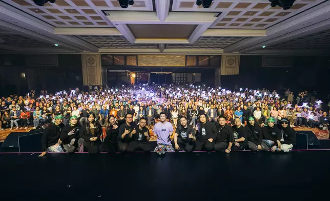 與辰感動表示，十個月內三度開唱，感恩粉絲到場支持。