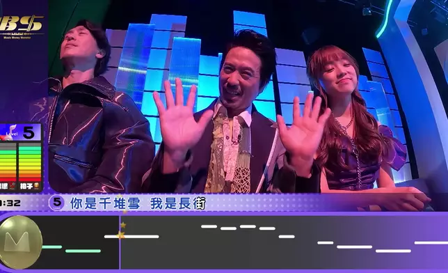 係咁幫阿女們打拍子。