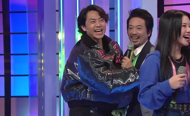 最後嘈到森美要出手扮夾走佢，笑死。