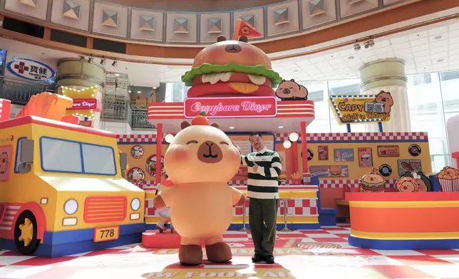 佛系經理PIMOO於馬鞍山廣場的「豚長Chill慢餐店」接待Foodie Brian。