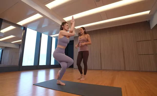 高海寧示範何謂「瑜」美人。