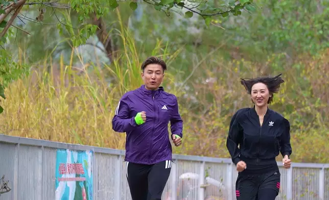 陳山聰與高海寧分享跑步的樂趣。