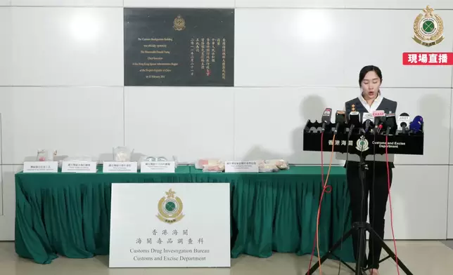 海關毒品調查科毒品調查第一組調查主任陳佩兒向傳媒講述行動詳情。香港海關FB