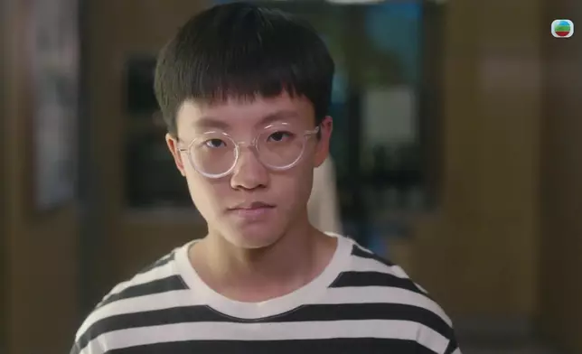 劉倬昕要求重返校園，但被陳煒拒絕，劉倬昕轉身時露出極度不滿的陰森表情。