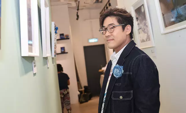 啟豪表示今次有份參與評審及構思畫展覺得非常榮幸及有意義。