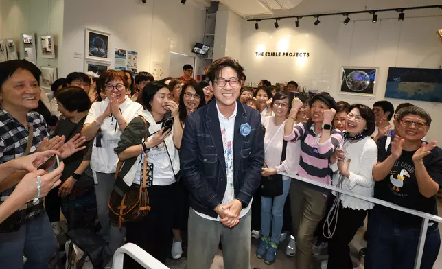 為演唱會keep fit，啟豪要忍口不能享用太多蛋糕。