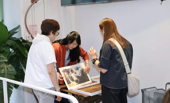 「豪吧」成立義工小隊負責聯絡全港畫室、中學、專上學府、設計學院及藝術團體，非常有心。