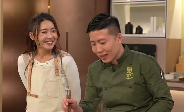 Joey更自爆童年食麵趣事，指曾將細佬食剩的「紙巾」誤當成「腐竹」入口。