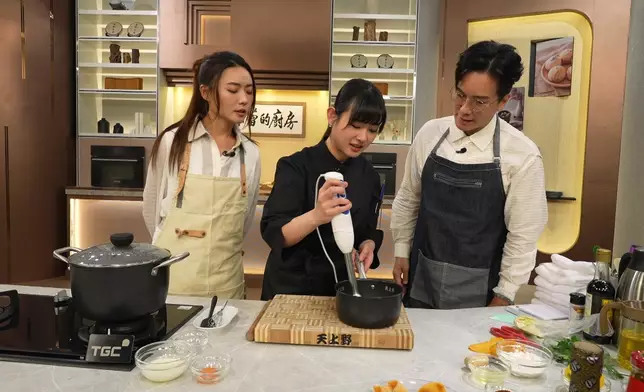 明晚的第七集，「美女主廚」鄭紫欣（Kobe）示範「海膽帶子意大利餃子」。