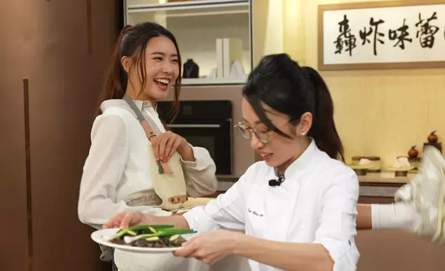 Joey竟自稱：呢度有，我係長腳蟹！