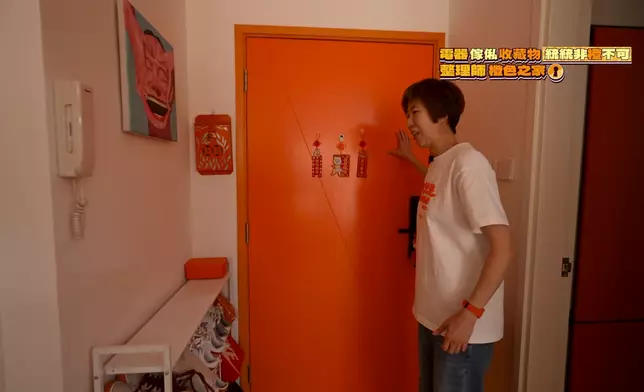 「橙色控」阿橙一屋都是橙色。