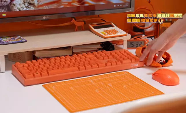 阿橙由中學用到現在的電腦及鍵盤。