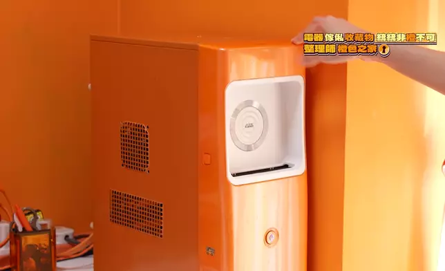 阿橙由中學用到現在的電腦及鍵盤。