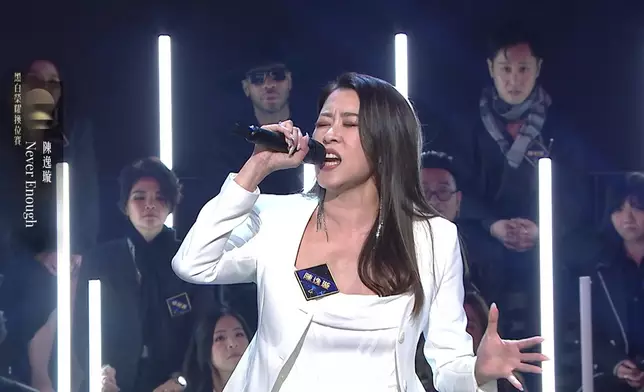 陳逸璇落力獻唱，可惜被指選錯「跳崖歌」。