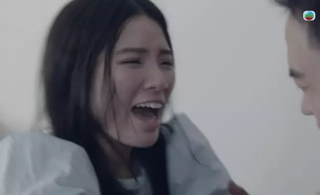 而佢演繹嘅歇斯底里同崩潰都好入心。