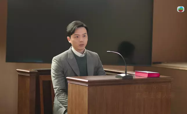 周嘉全飾演被誣陷嘅張Sir。