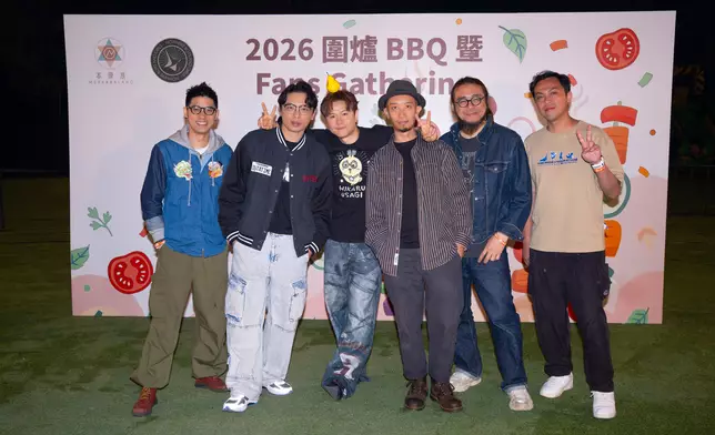 安仔感動表示：「好開心因為我哋嘅音樂，令佢哋連埋一齊。」