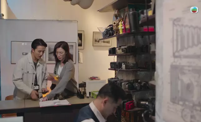 言官同何Sir憑幾張相，斷定高成彬絕對有嫌疑。