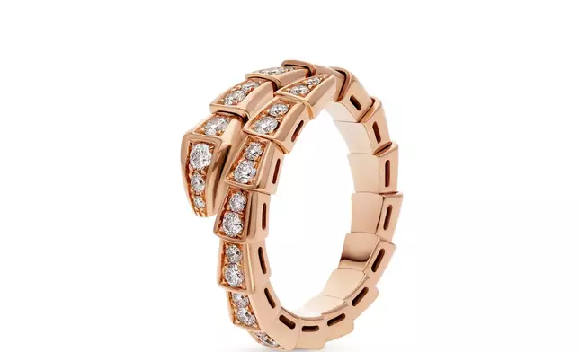 BVLGARI Serpenti Viper玫瑰金戒指，鑲飾密鑲鑽石。