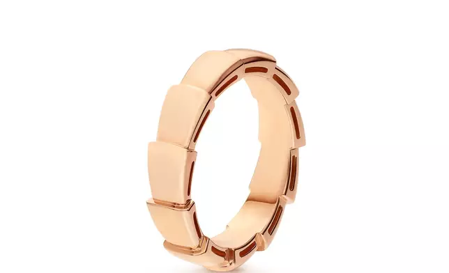 BVLGARI Serpenti Viper玫瑰金戒指。