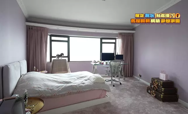 Angela淡粉紅色的「公主房」。