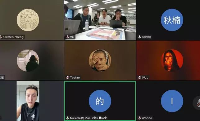 不在香港的William亦分秒必爭，於繁忙工作空檔把握時間與主創團隊進行視像會議，對每個表演細節均一絲不苟、認真對待。