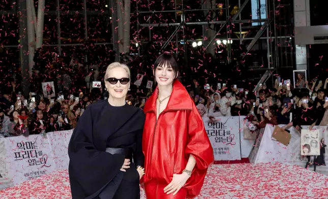 二人紅地毯重演走出電梯一幕震撼粉絲。