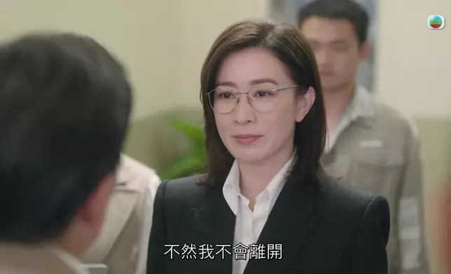 阿佘全程笑住兼不慍不火咁同煒烈開片，反而仲有氣勢，當然亦好有戲味。