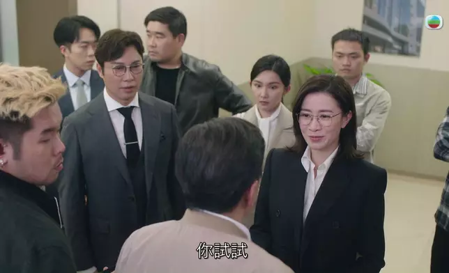 阿佘全程笑住兼不慍不火咁同煒烈開片，反而仲有氣勢，當然亦好有戲味。