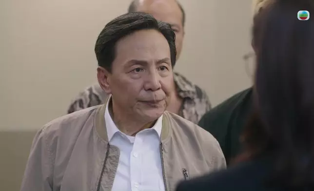 阿佘全程笑住兼不慍不火咁同煒烈開片，反而仲有氣勢，當然亦好有戲味。