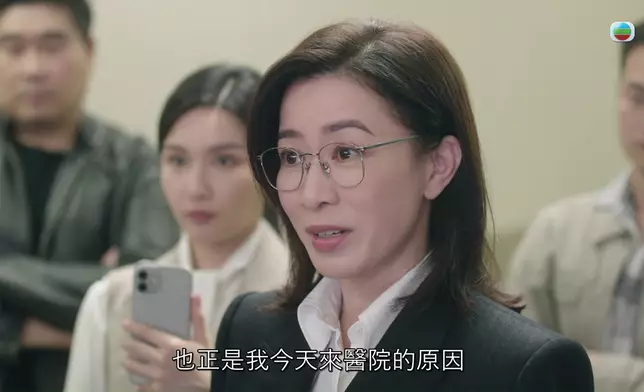 阿佘先嚟一個鄙視眼神、再追加一個威嚴樣，最後用氣定神閒樣收尾，可以咁短時間內單憑微表情帶出咁多嘅層次，演技真係好好。