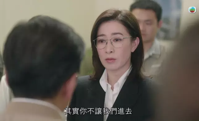 阿佘單憑眉頭眼額已經成功嘲弄煒烈，難怪網民大嗌好爽。