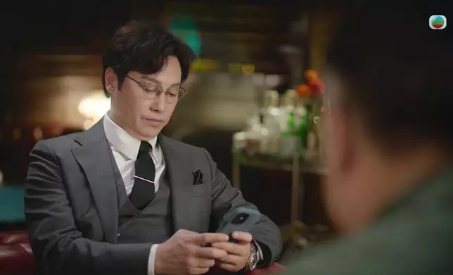 呢場酒吧Man’s Talk，阿譚同許紹雄嘅互動又係一絕。