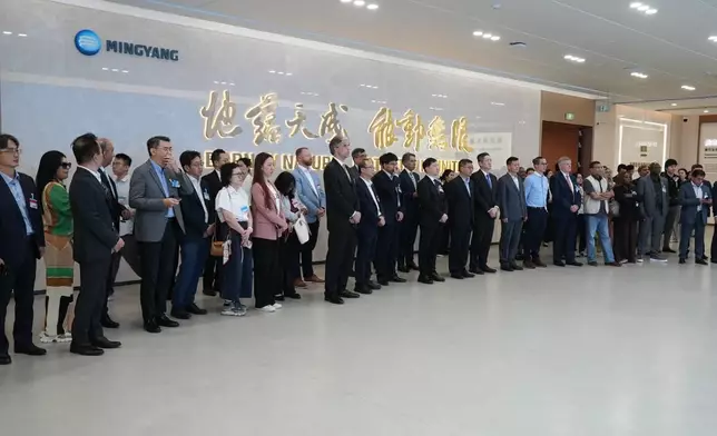 外交部駐港公署中山參訪團到訪明陽智慧能源集團股份公司。巴士的報記者攝