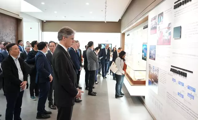 外交部駐港公署中山參訪團到訪明陽智慧能源集團股份公司。巴士的報記者攝