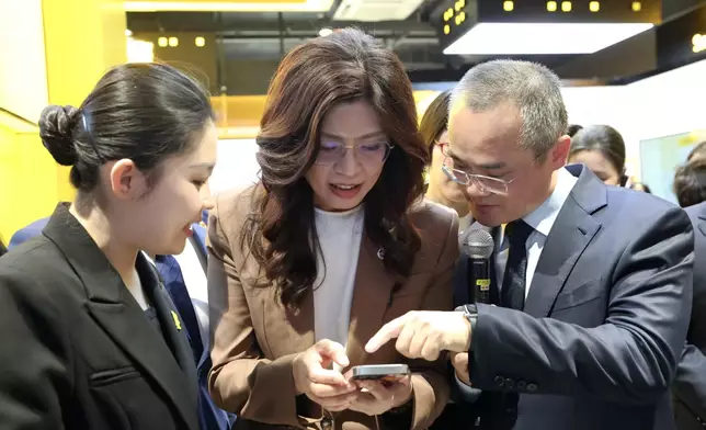 中國國民黨主席鄭麗文一行於星期三(4月8日)下午在上海展開參訪行程，首站考察了位於楊浦區的美團綜合指揮中心。