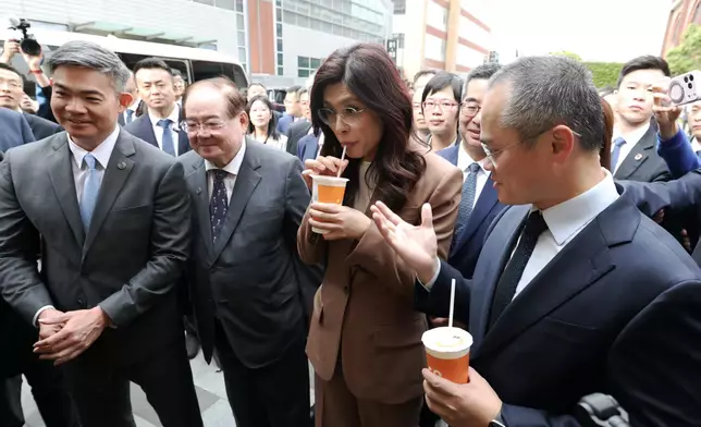 中國國民黨主席鄭麗文一行於星期三(4月8日)下午在上海展開參訪行程，首站考察了位於楊浦區的美團綜合指揮中心。