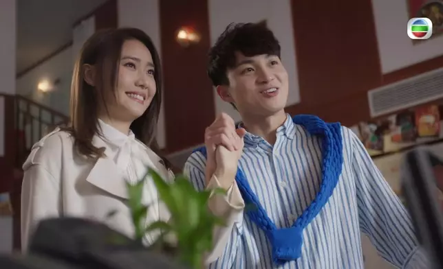 之後佢哋嘅《回歸》嘅「小學雞情侶」已經好受歡迎，足證二人甚有火花。