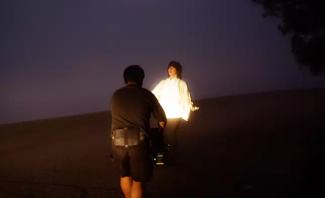 提到拍MV難忘事，Mike自爆上飛鵝山拍攝時遇上大霧，能見度極低。