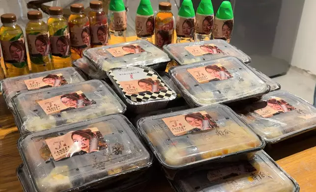 以行動支持Janees與工作團隊。