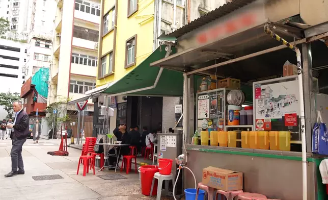 這間鐵皮屋茶檔已逾50年歷史，還推出名信片。