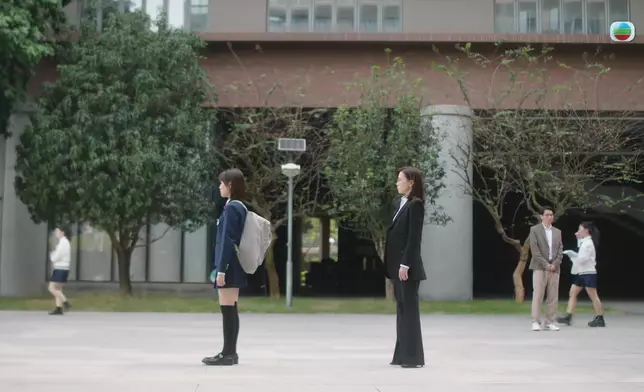 原本阿女已經好嬲言官，所以言官搵親佢都係背脊得住佢咁滯。